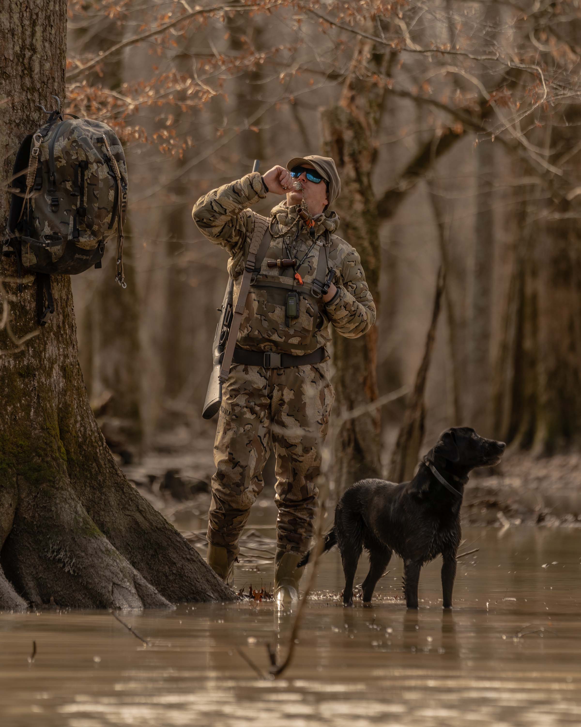 Outlet Flyway Insulated Hooded Jacket | Gunmetal - Image 9