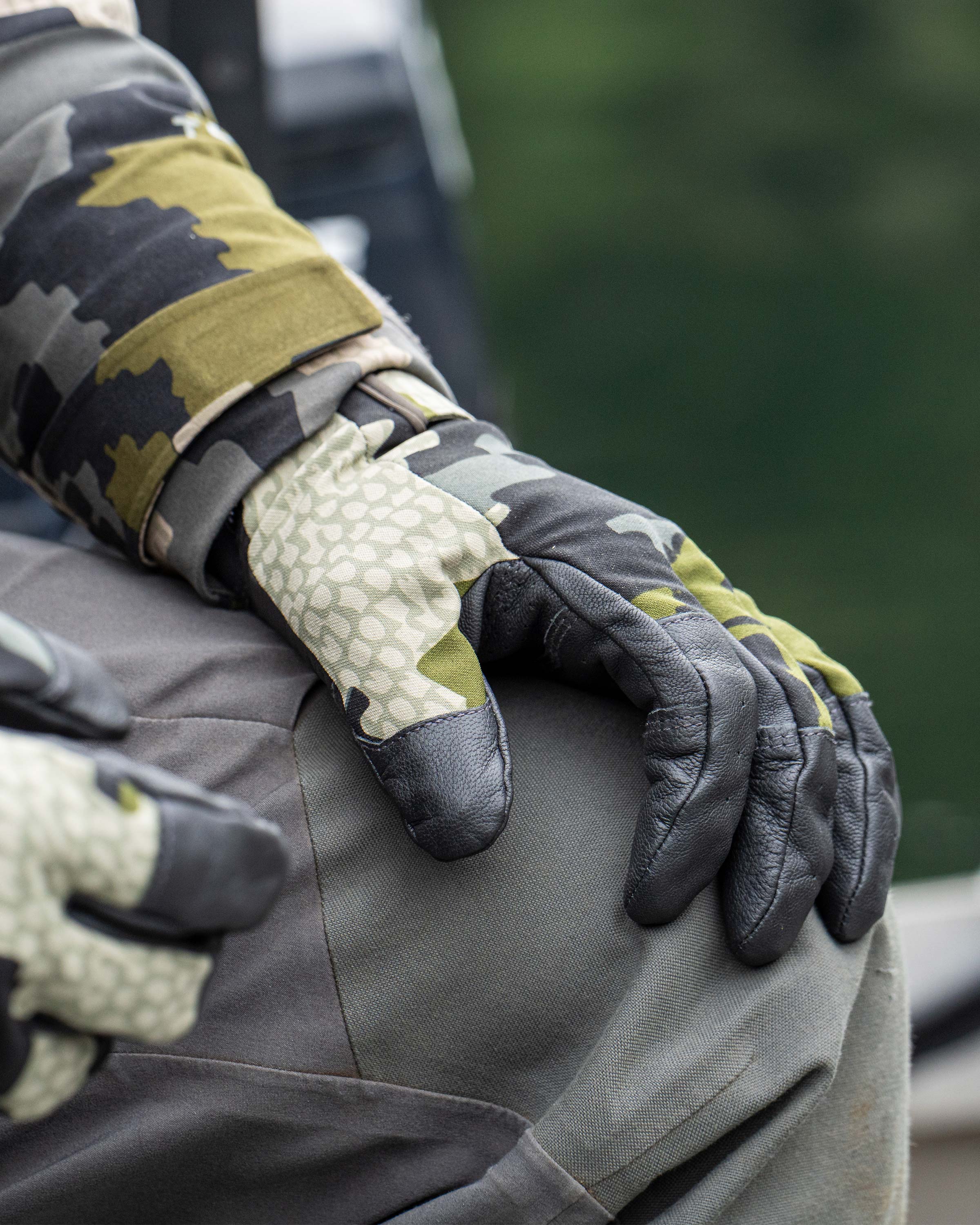 Precision Glove | Vias - Image 7