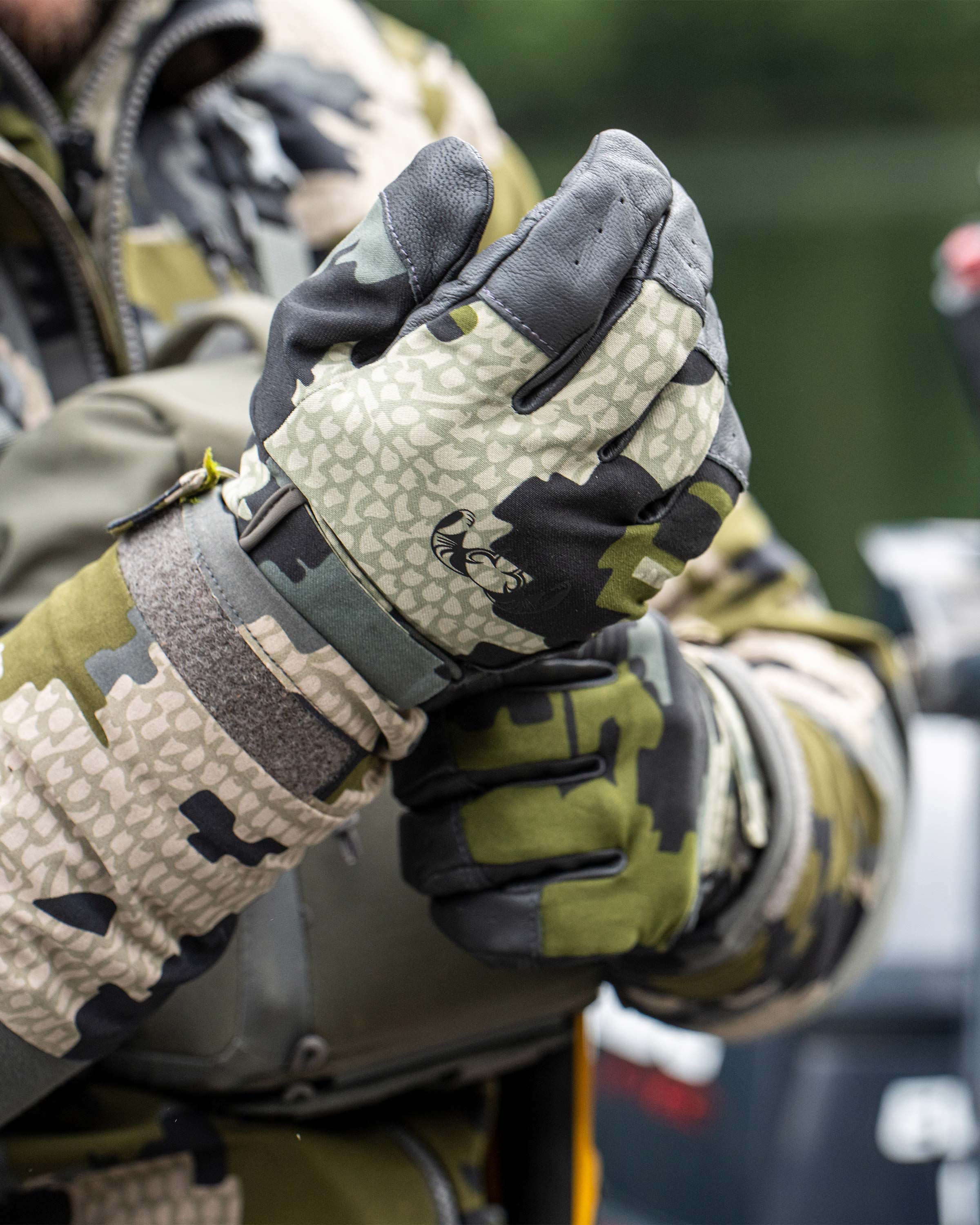 Precision Glove | Vias - Image 5