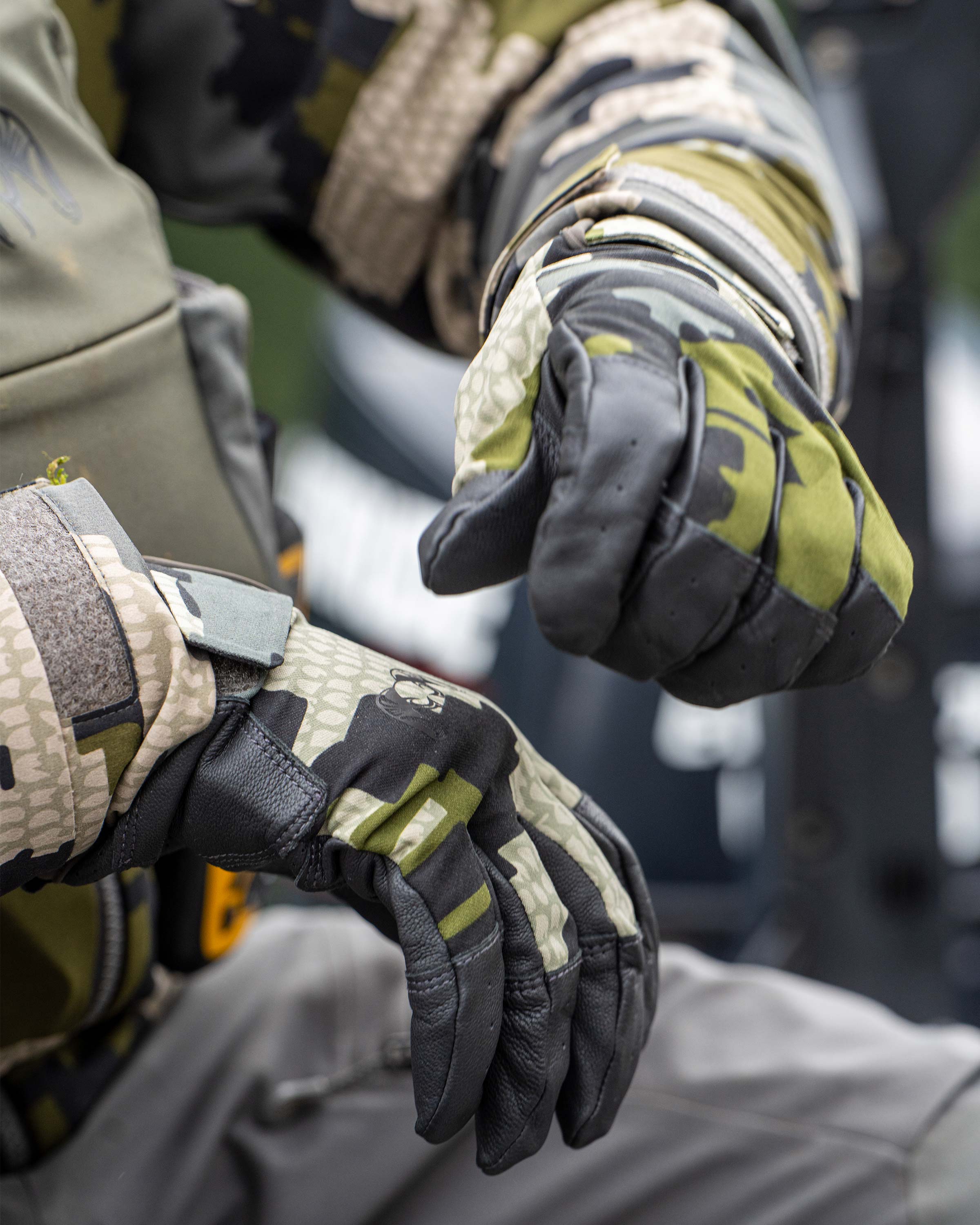 Precision Glove | Vias - Image 6