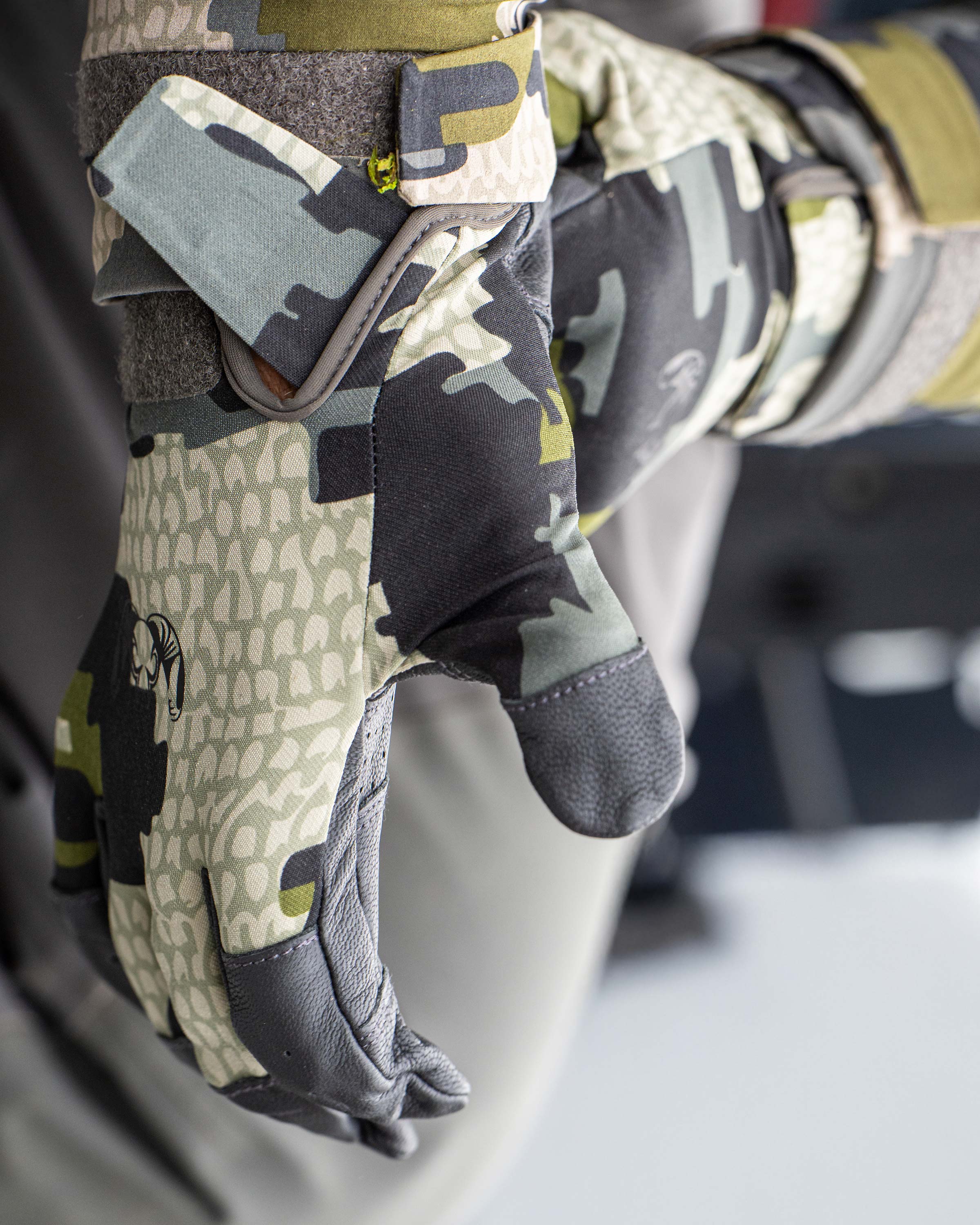 Precision Glove | Vias - Image 10