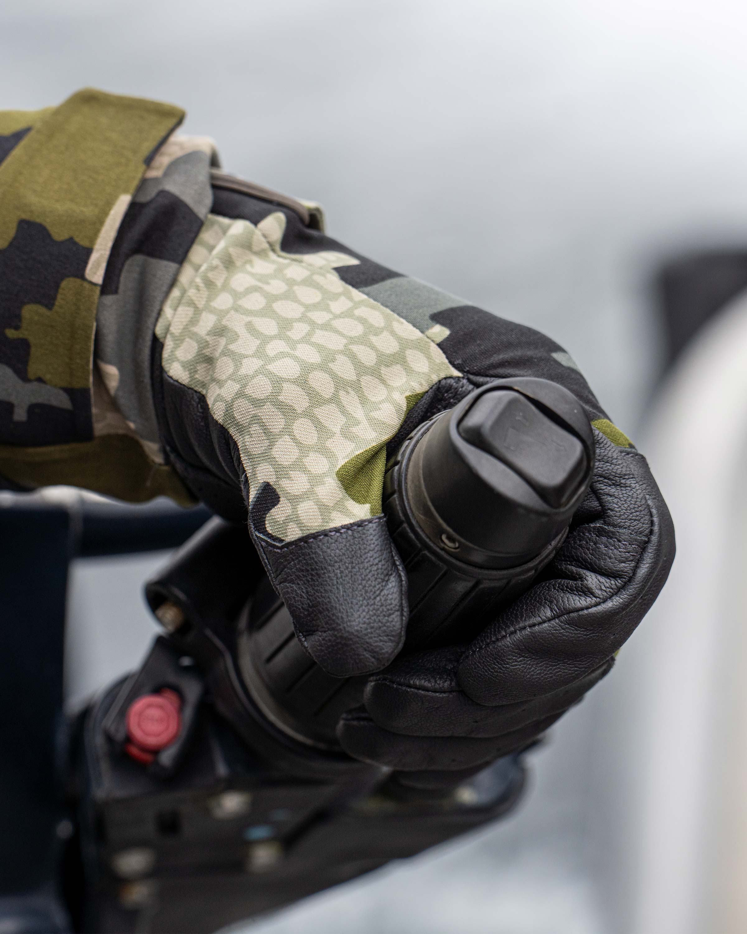Precision Glove | Vias - Image 11