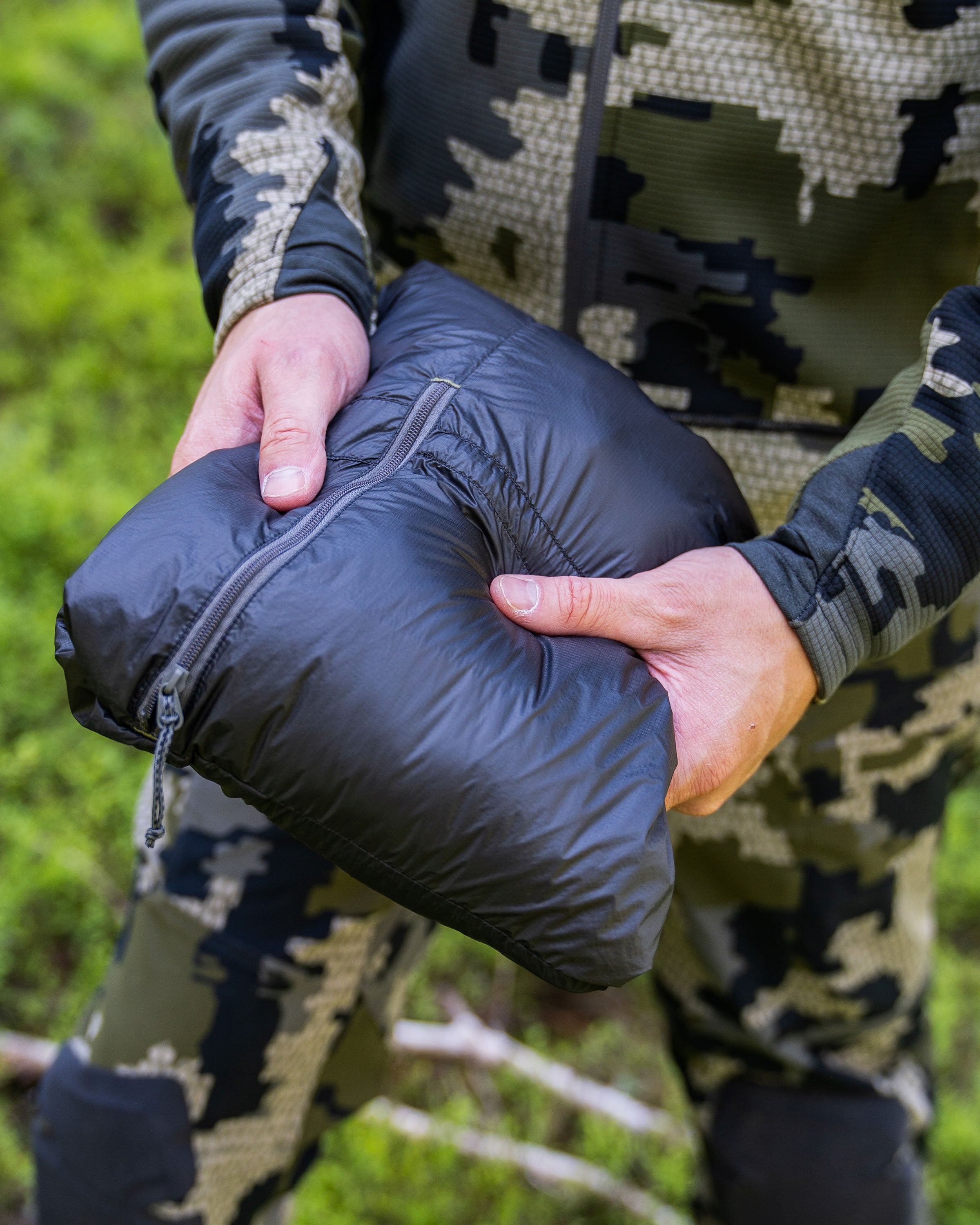 Super Down LT Vest | Gunmetal - Image 9