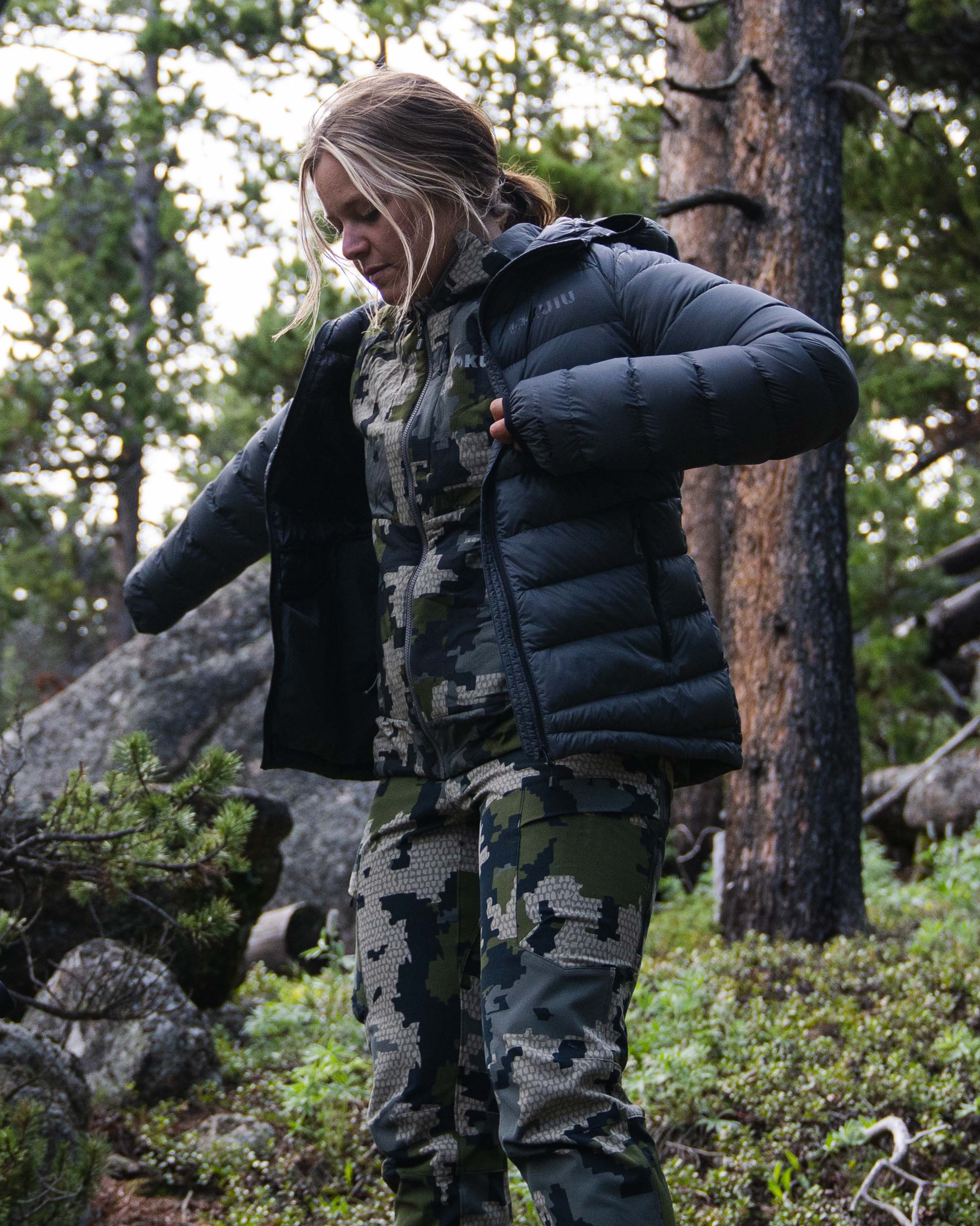 Women's Super Down LT Hooded Jacket | Black - Image 5